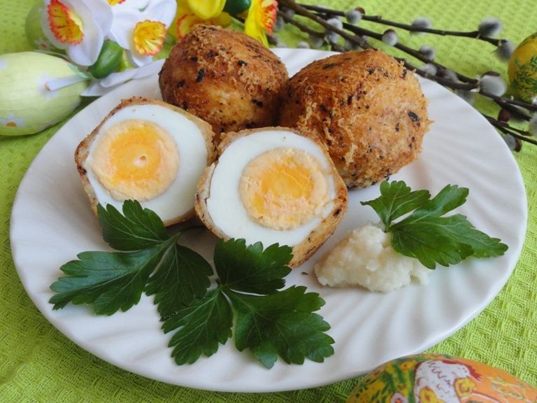 Jajka w serowej skorupce