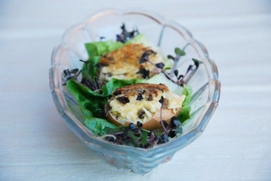 Jajka w skorupkach z suszonymi grzybami Jajka w skorupkach z suszonymi grzybami