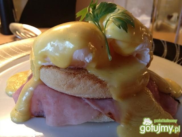 Jajka w sosie Benedict (eggs benedict)