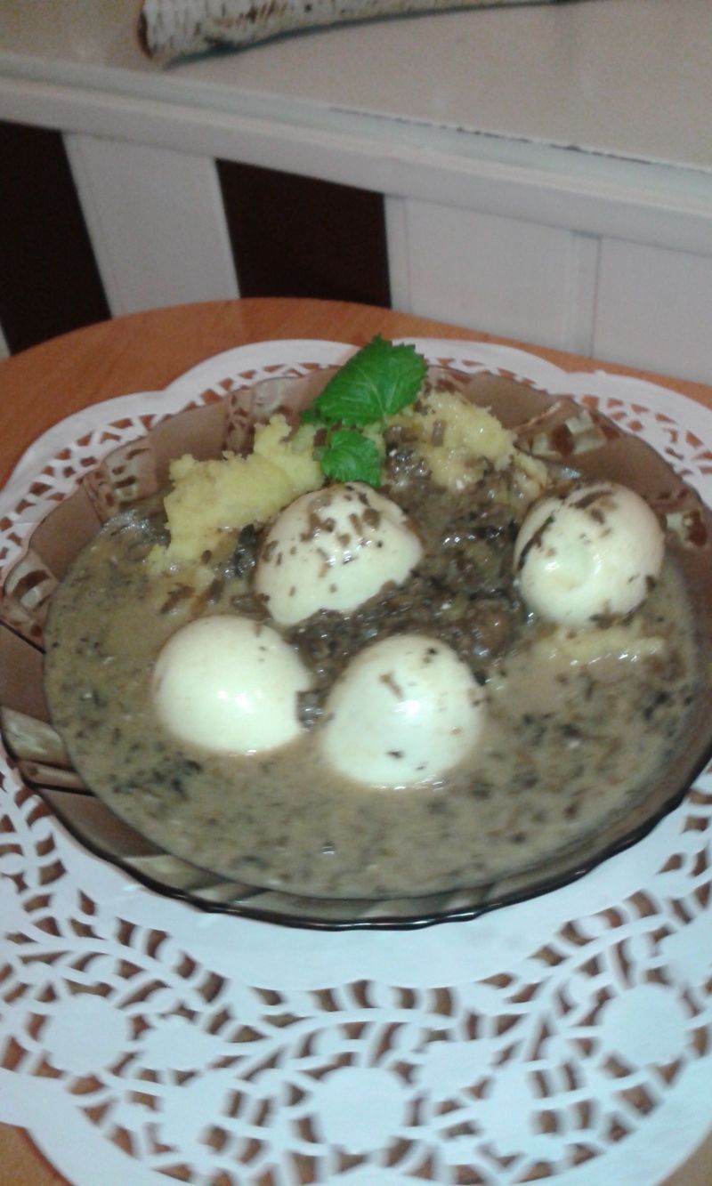 Jajka w sosie grzybowym