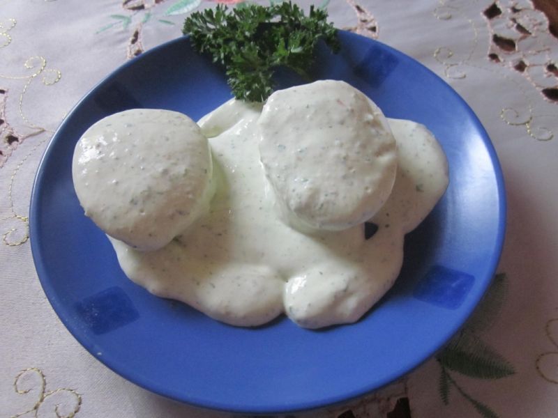 Jajka w sosie  koperkowym