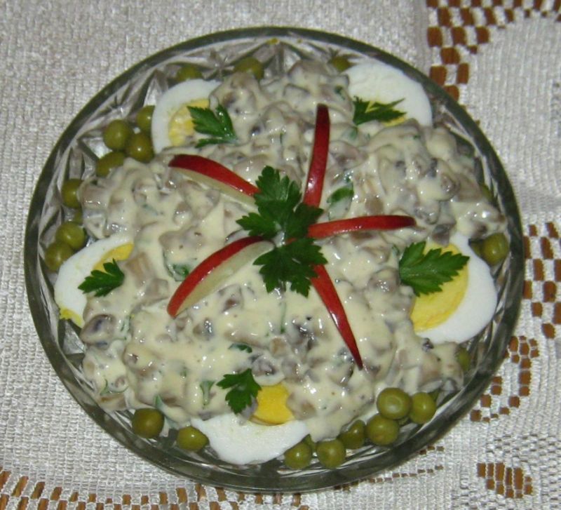 Jajka w sosie majonezowo - pieczarkowym