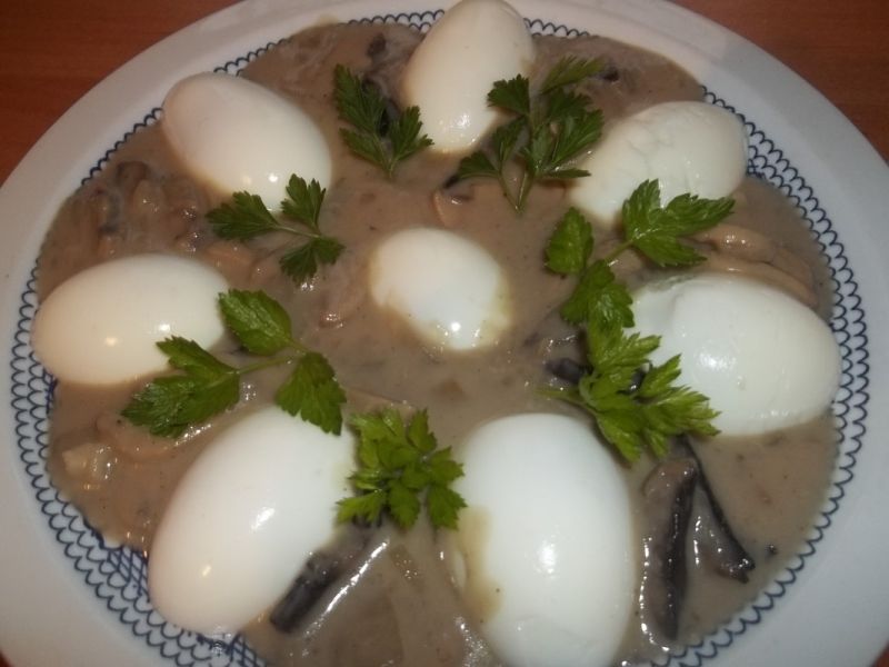 Jajka w sosie pieczarkowym Jajka w sosie pieczarkowym