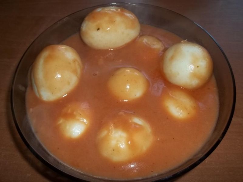 Jajka w sosie pomidorowym