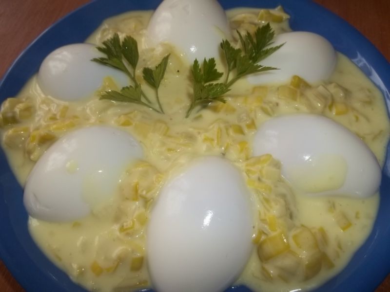 Jajka w sosie porowym  Jajka w sosie porowym