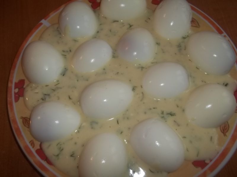 Jajka w sosie serowo - koperkowym