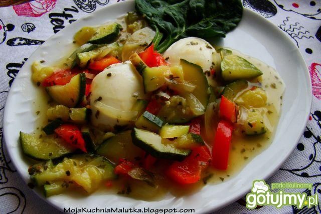 Jajka w sosie warzywnym w śmietanie  Jajka w sosie warzywnym w śmietanie