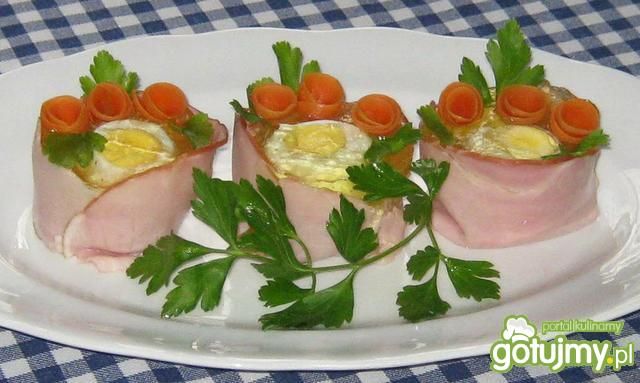 Jajka w szynkowych kubeczkach