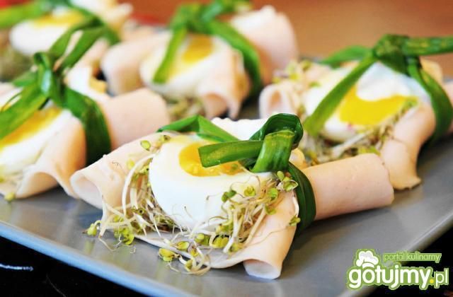 Jajka w zielonych gniazdkach Jajka w zielonych gniazdkach