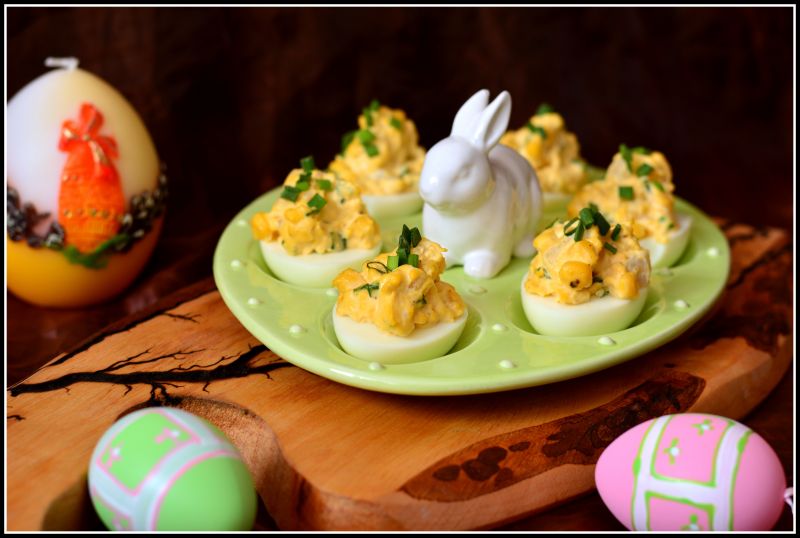 Jajka z ananasem i kukurydzą 