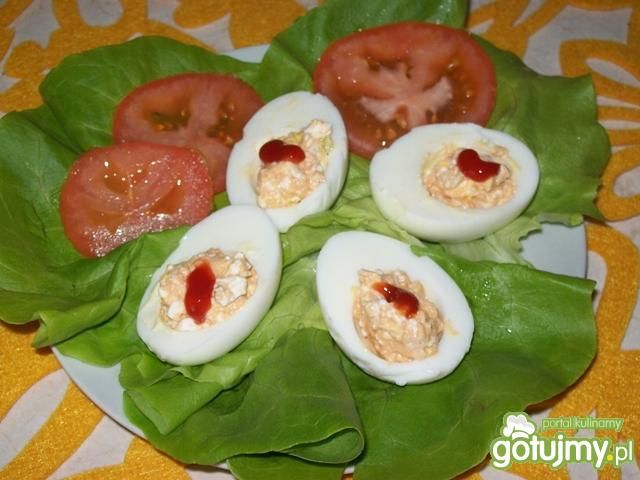 Jajka z czerwonym farszem Jajka z czerwonym farszem