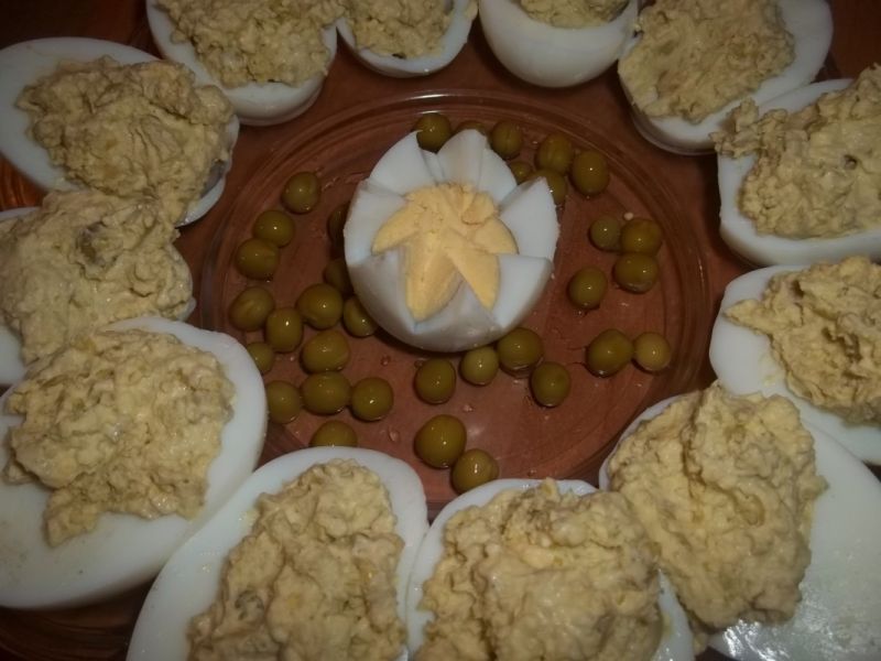 Jajka z farszem groszkowym