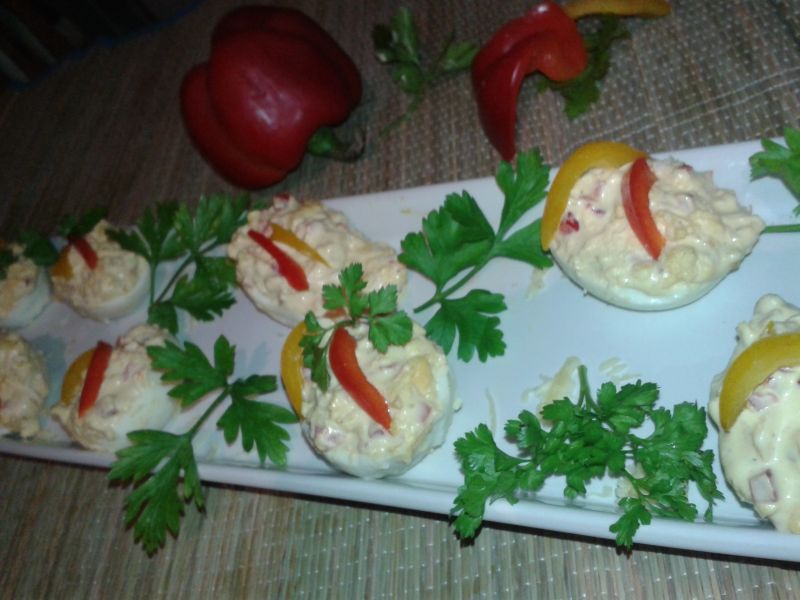 Jajka z farszem paprykowym Jajka z farszem paprykowym