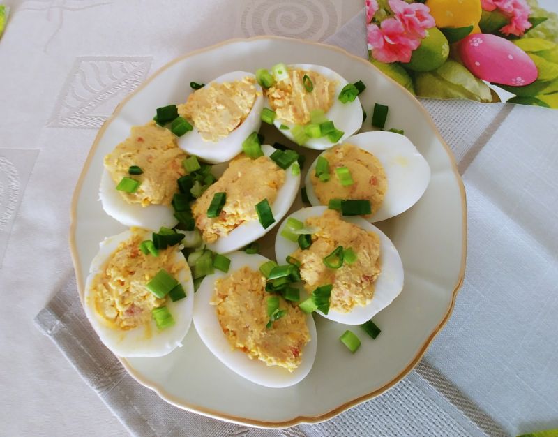 Jajka z farszem z żółtek i łososia Jajka z farszem z żółtek i łososia