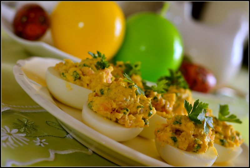 Jajka z łososiem Jajka z łososiem