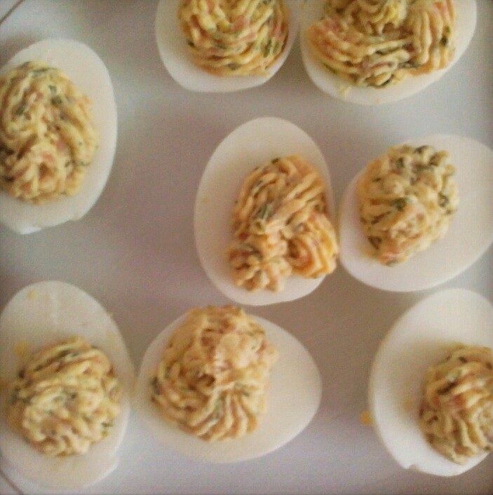 Jajka z łososiowym nadzieniem Jajka z łososiowym nadzieniem