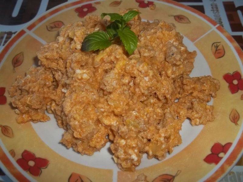 Jajka z mielonym i cukinią Jajka z mielonym i cukinią