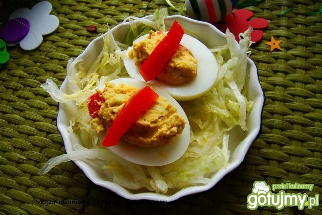 Jajka z nadzieniem z awokado i papryki  Jajka z nadzieniem z awokado i papryki