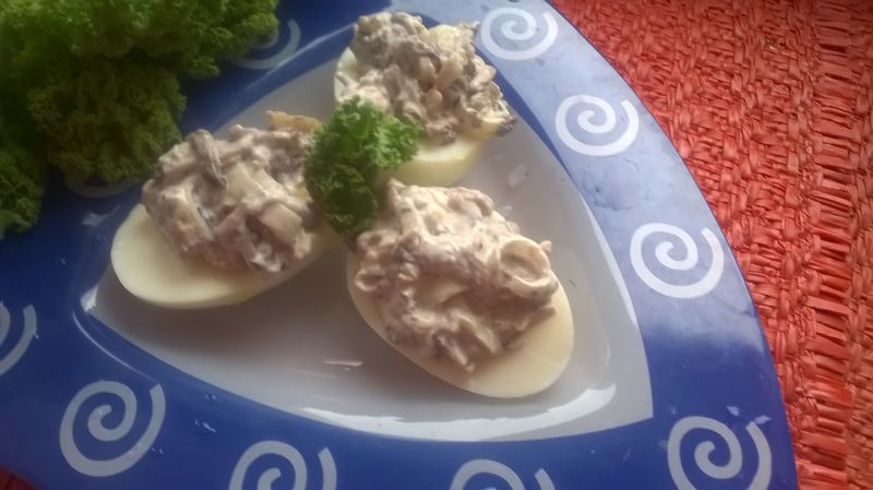 jajka z pastą porowo pieczarkową
