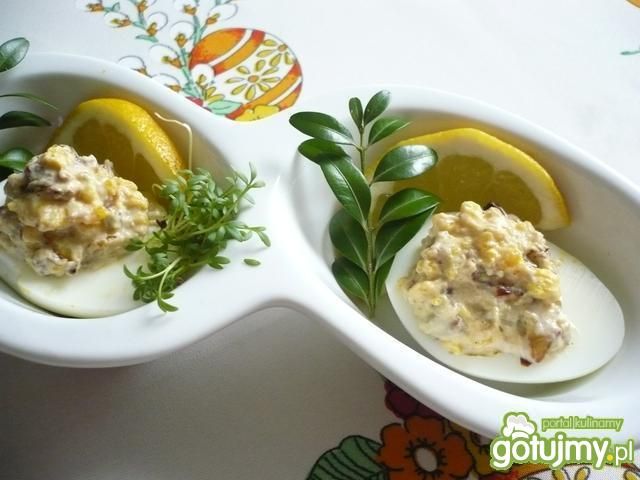 Jajka z pasztetem i kurkami