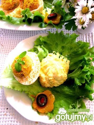 Jajka z pulpecikami i sosem chrzanowym