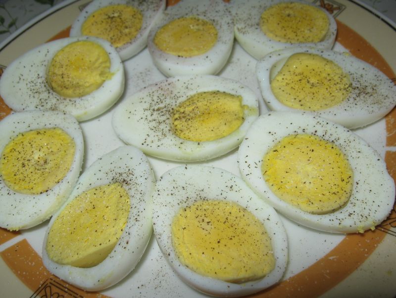Jajka z rzodkiewką porem i majonezem