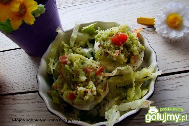 Jajka z sałatką ryżową z awokado  Jajka z sałatką ryżową z awokado