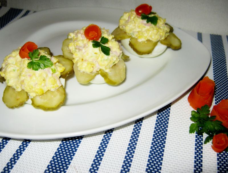 Jajka z sosem majonezowym z szynką Jajka z sosem majonezowym z szynką