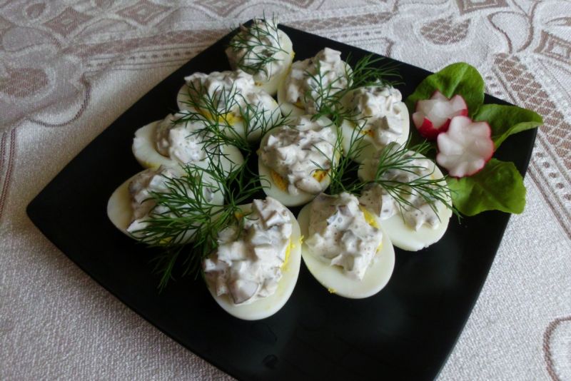 Jajka z sosem tatarskim Jajka z sosem tatarskim