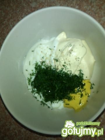 Jajka z warzywami w sosie koperkowym
