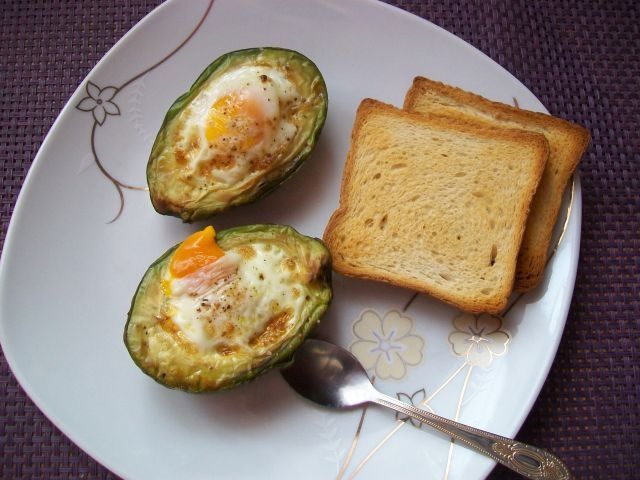 Jajka zapiekane w awokado