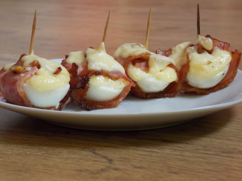 Jajka zapiekane w boczku Jajka zapiekane w boczku