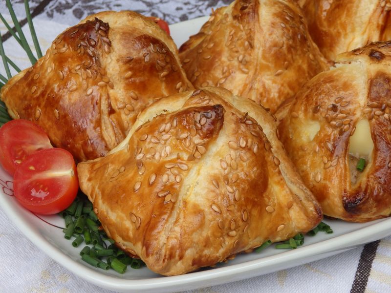 Jajka zapiekane w cieście francuskim Jajka zapiekane w cieście francuskim