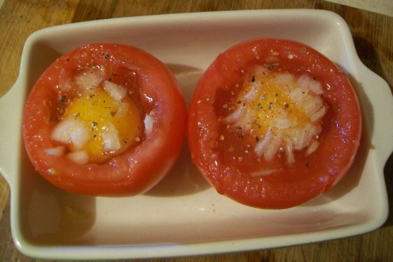 Jajka zapiekane w pomidorach