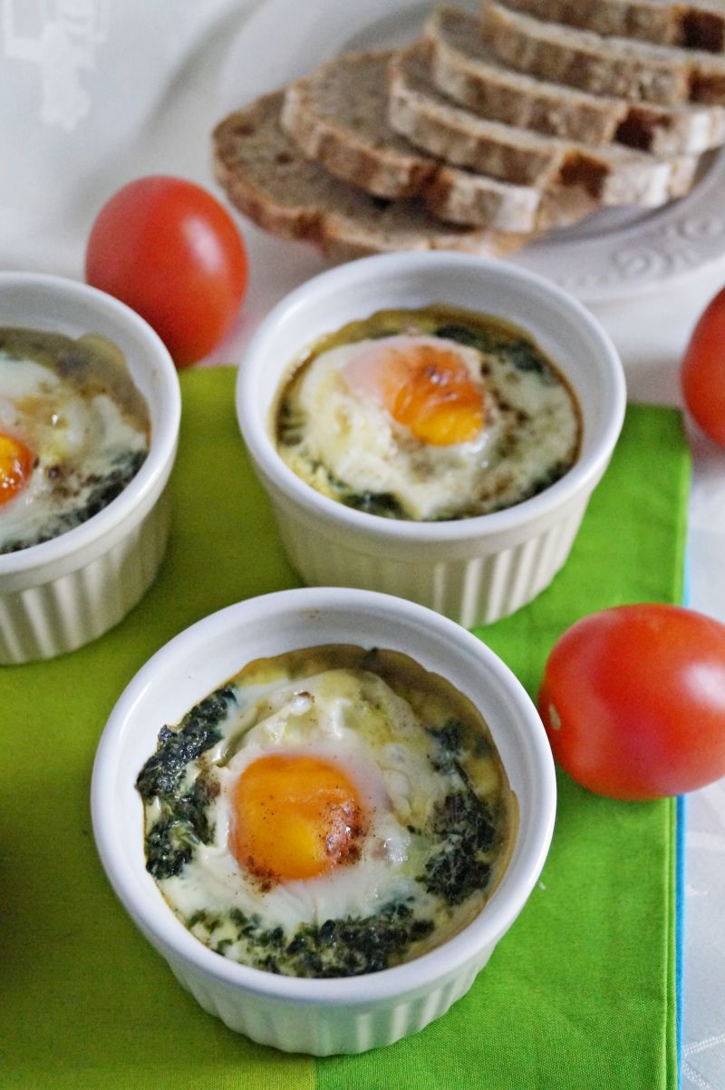 Jajka zapiekane w szpinaku