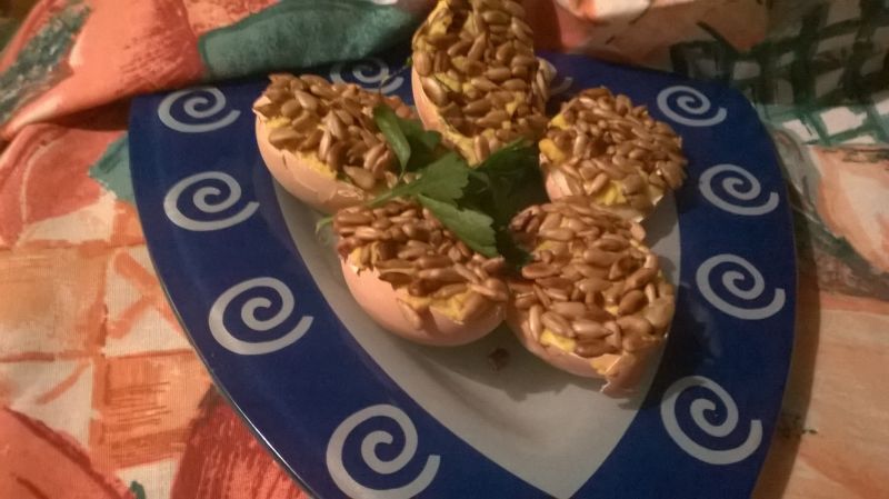 Jajka zapiekane z prażonym słonecznikiem Jajka zapiekane z prażonym słonecznikiem