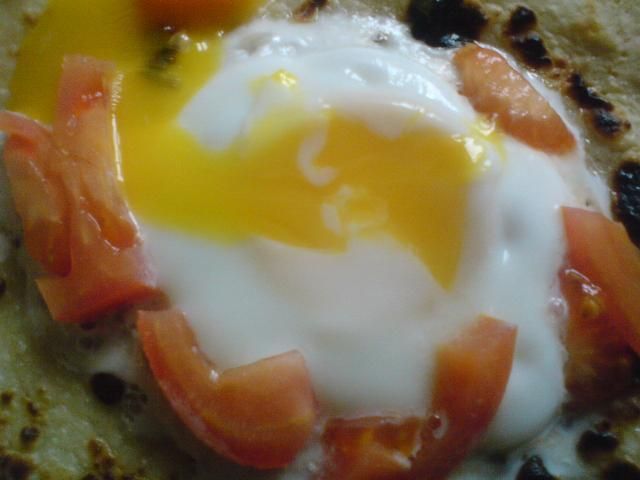 Jajko na naleśniku Jajko na naleśniku