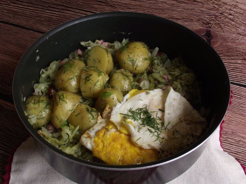 Jajko sadzone na kapuście