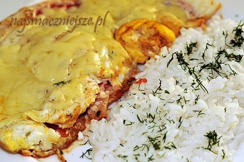 Jajko sadzone na szynce i pomidorach