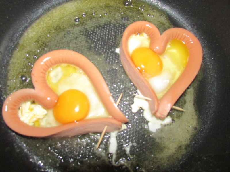 Jajko sadzone w parówkach