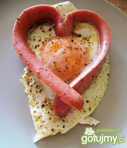 Jajko sadzone w parówkowym sercu