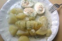 Jajko w sosie śmietanowo-koperkowym