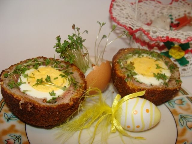 Jajko z rzeżuchą w białej kiełbasce Jajko z rzeżuchą w białej kiełbasce