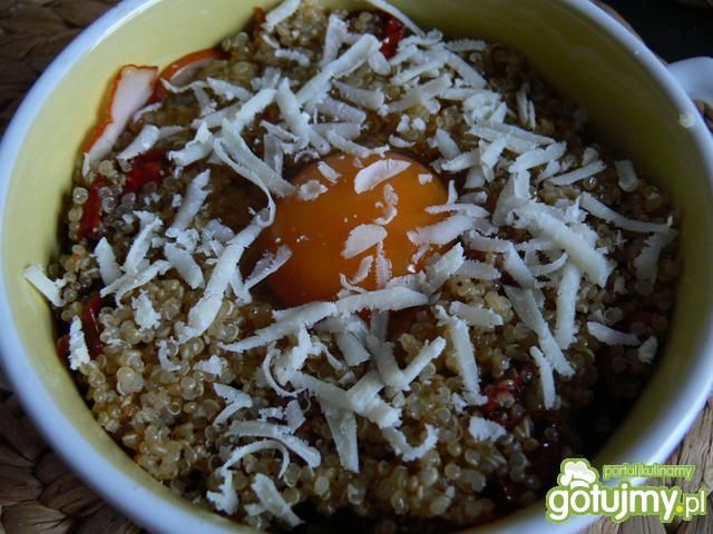Jajko zapiekane w quinoa