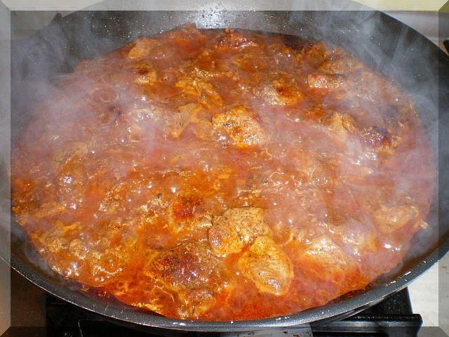 Jałowcowy gulasz z dzika