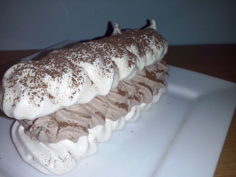 Japonki - beza z kakaową śmietanką Japonki - beza z kakaową śmietanką