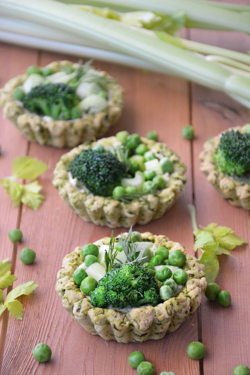 Jarmużowe tartaletki z zielonymi warzywami Jarmużowe tartaletki z zielonymi warzywami