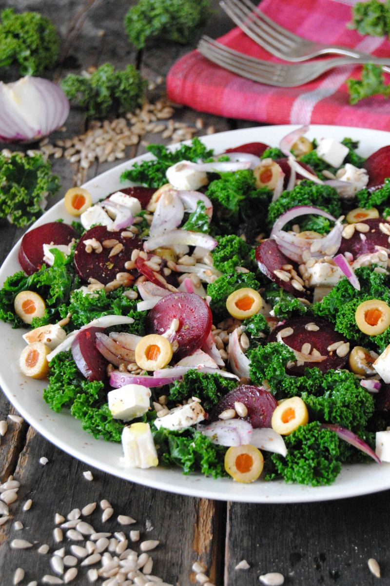 Jarmużowo- buraczkowa sałatka Jarmużowo- buraczkowa sałatka