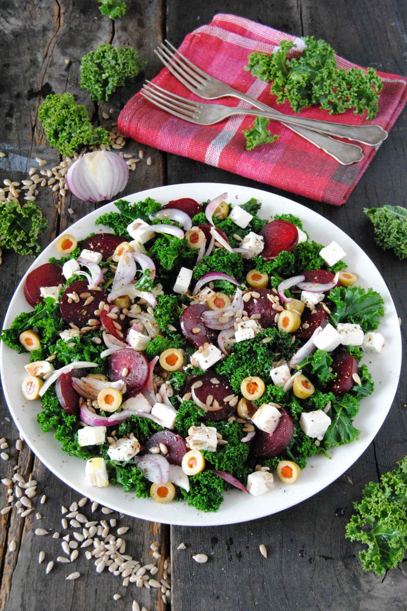 Jarmużowo- buraczkowa sałatka Jarmużowo- buraczkowa sałatka