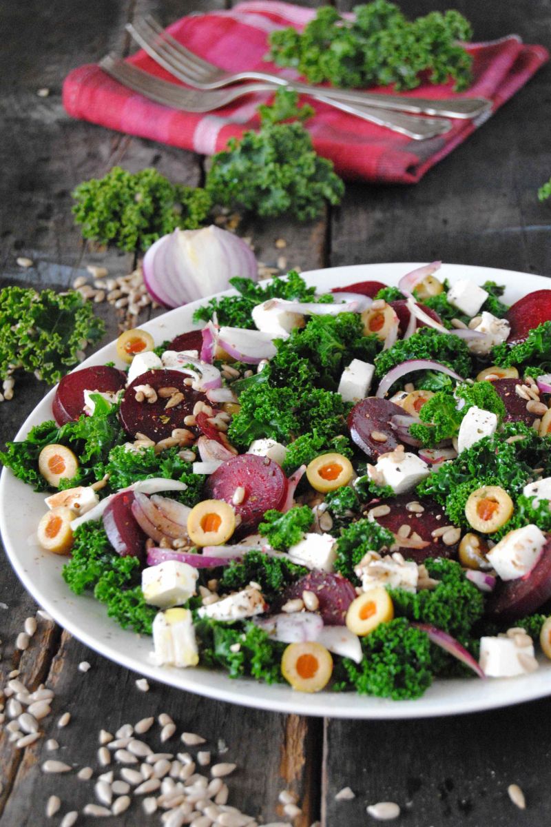 Jarmużowo- buraczkowa sałatka Jarmużowo- buraczkowa sałatka